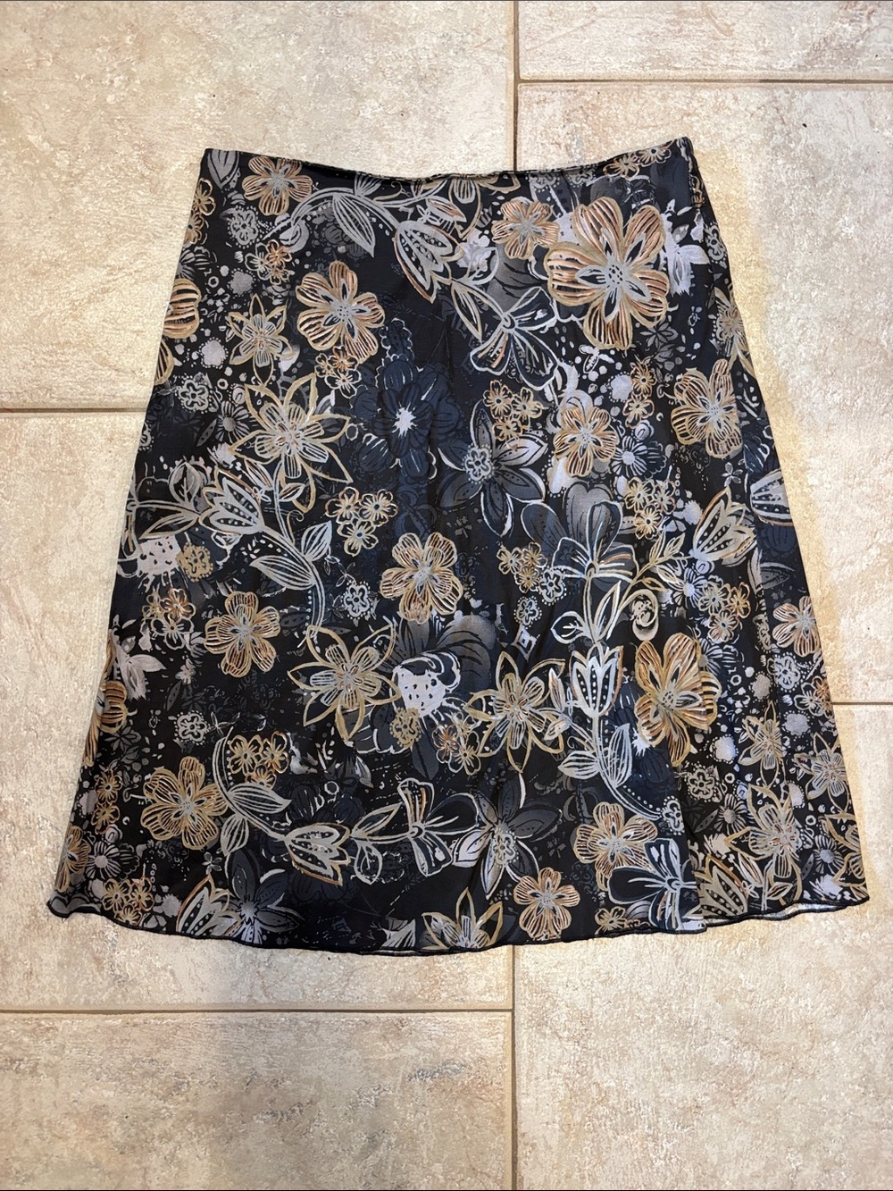 Y2K Dress Barn Black A-Line Skirt with Gold and White Floral Print